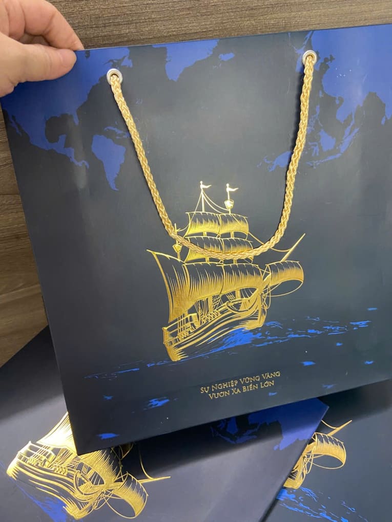 Túi Giấy Ép Kim 8 Các kiểu túi giấy ép kim