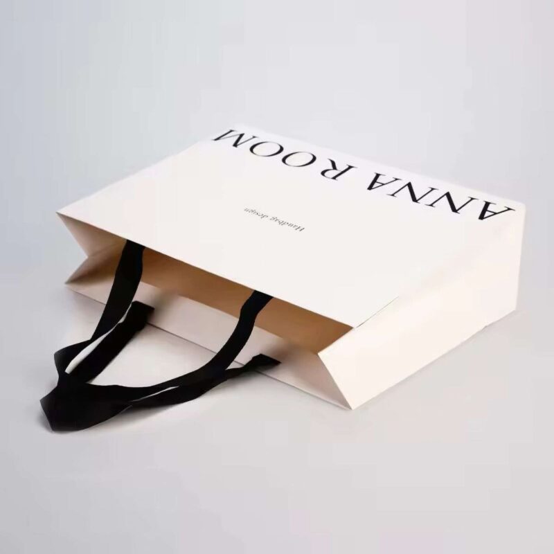 Túi Giấy Đựng Quần Áo - In Hoàng Gia Hà Nội