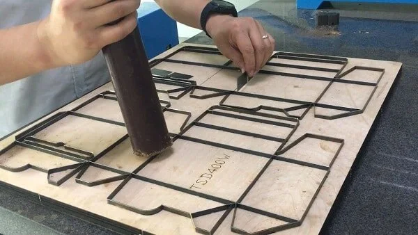 Khuôn Bế Là Gì? Ứng Dụng Khuôn Bế Trong Sản Xuất Bao Bì - In Hoàng Gia Hà Nội