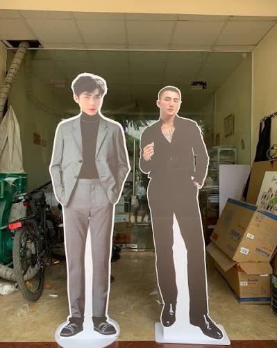 In standee hình người 1:1 theo yêu cầu - In Hoàng Gia Hà Nội