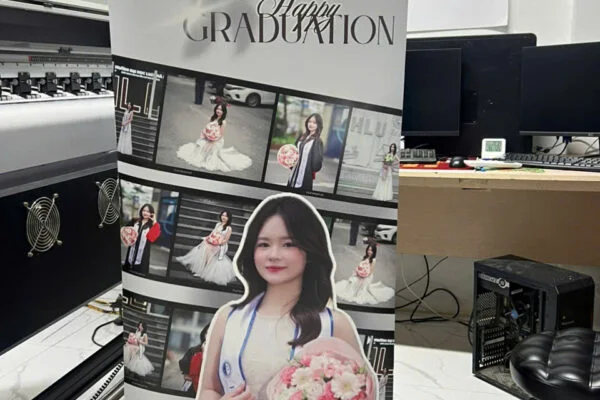 In banner tốt nghiệp giá 100.000đ - In Hoàng Gia Hà Nội
