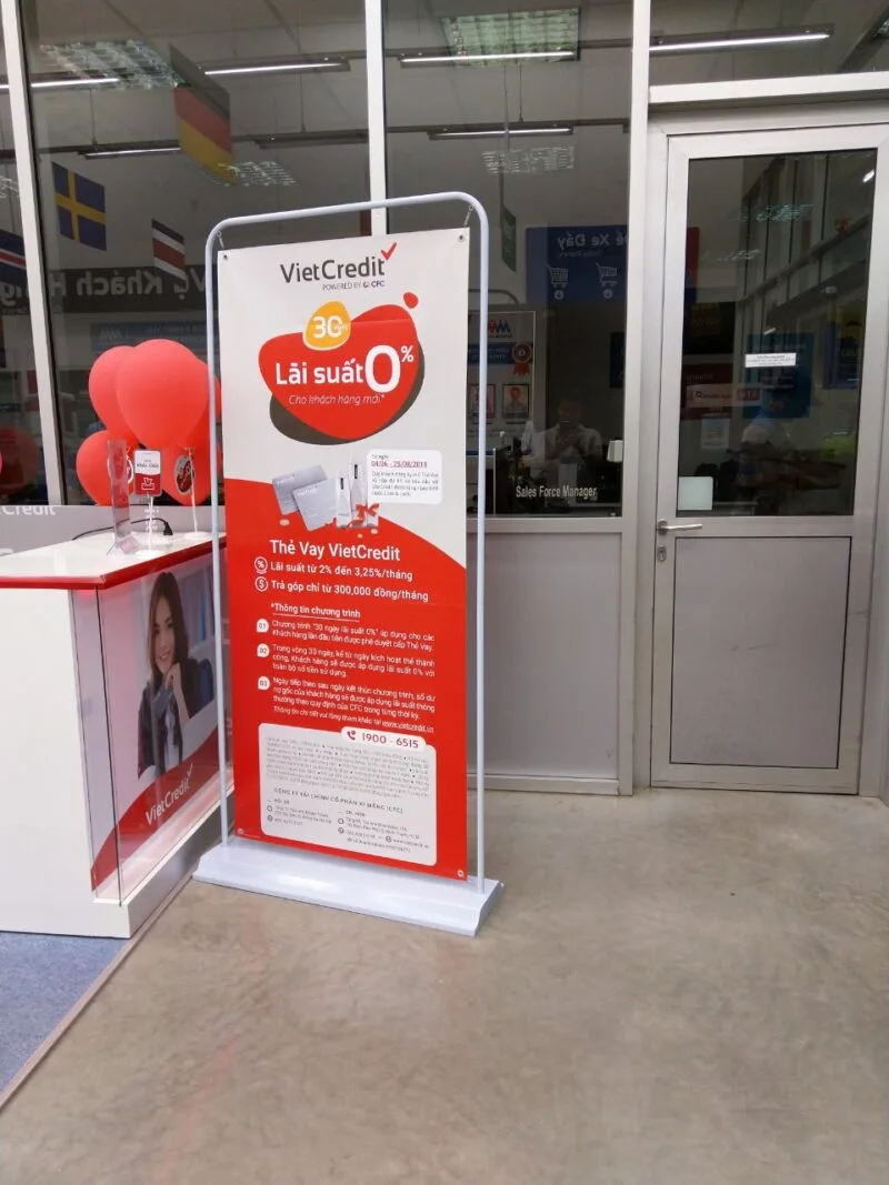 Standee Kiểu Cửa 60×160 - In Hoàng Gia Hà Nội