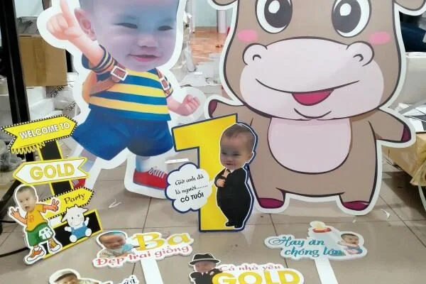 Standee Chi Bi